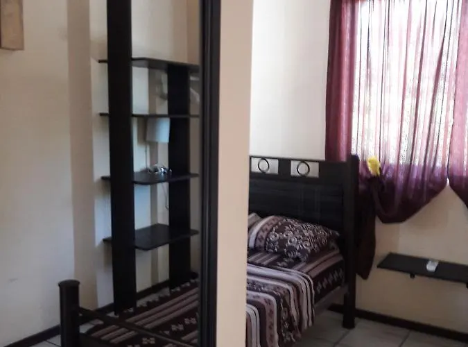 Hostal Alme Centro *